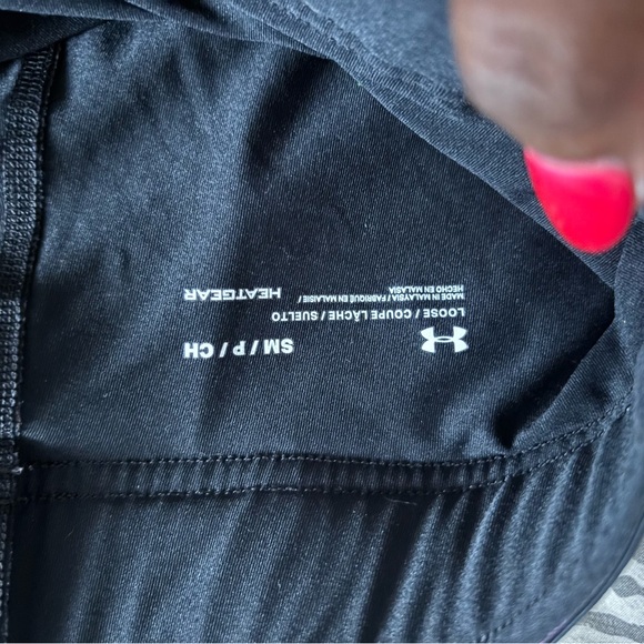 Pink and black under armour shorts - Picture 3 of 3